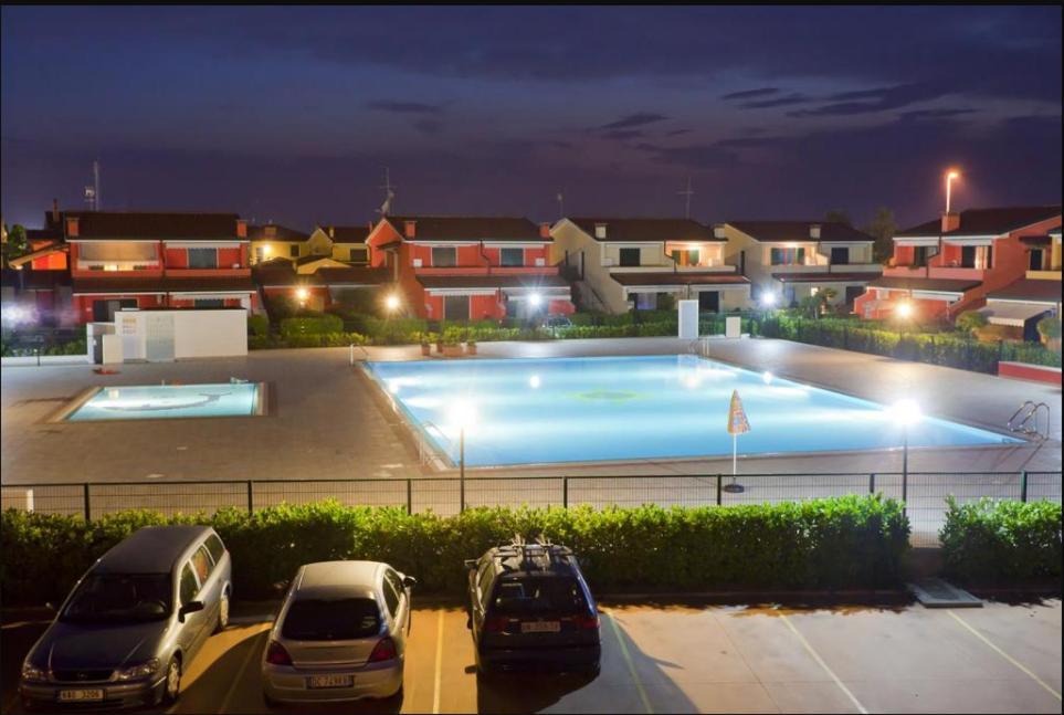 Iris 20 In Posizione Strategica, Indipendente, All'Interno Del Villaggio Dei Fiori Caorle Exterior foto
