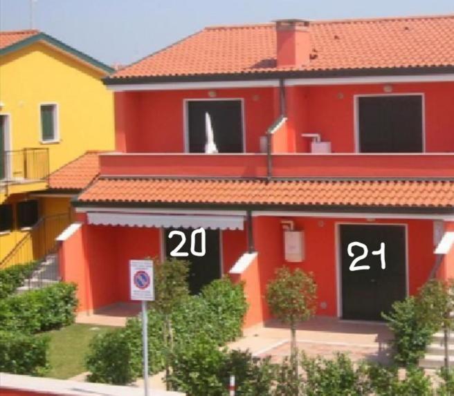 Iris 20 In Posizione Strategica, Indipendente, All'Interno Del Villaggio Dei Fiori Caorle Exterior foto