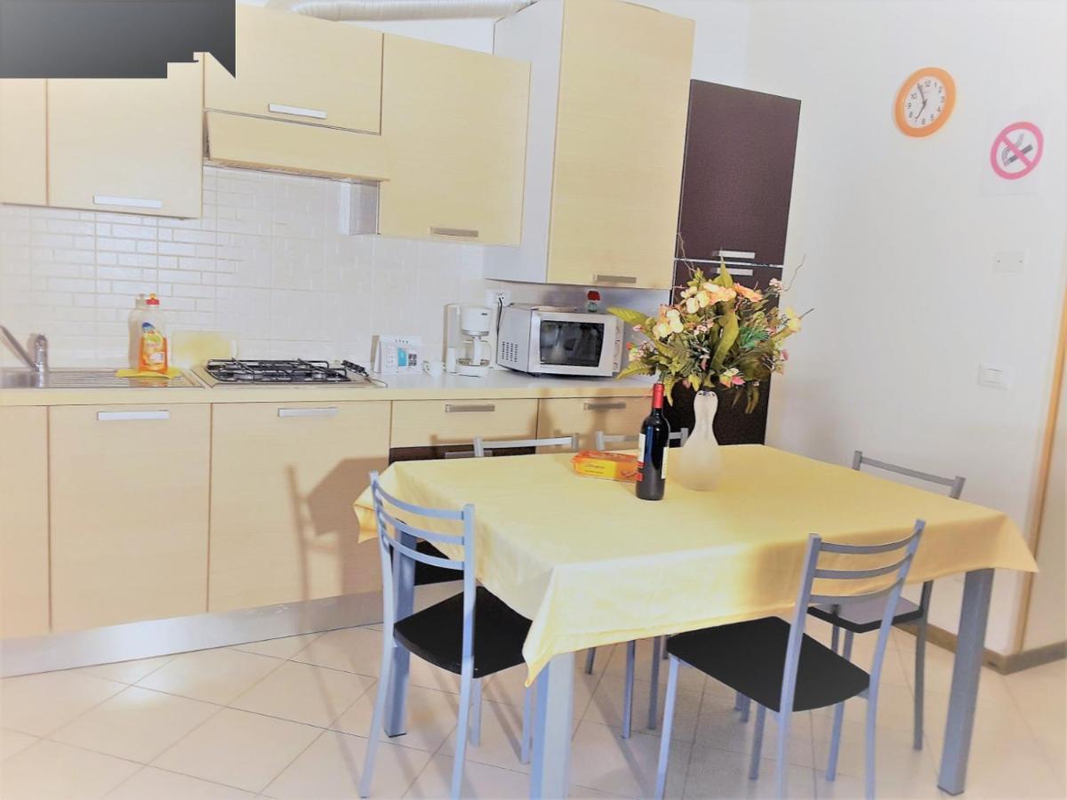 Iris 20 In Posizione Strategica, Indipendente, All'Interno Del Villaggio Dei Fiori Caorle Exterior foto