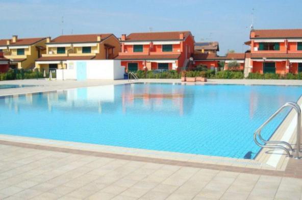 Iris 20 In Posizione Strategica, Indipendente, All'Interno Del Villaggio Dei Fiori Caorle Exterior foto